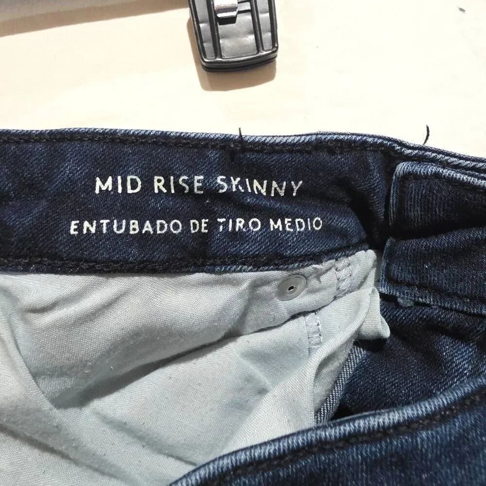 Universal Thread Mid Rise Skinny Distressed Jeans 6/28R - Picture 11 of 12